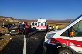 Ardahan'da Trafik Kazası 1 Kişi Öldü 4 yarali