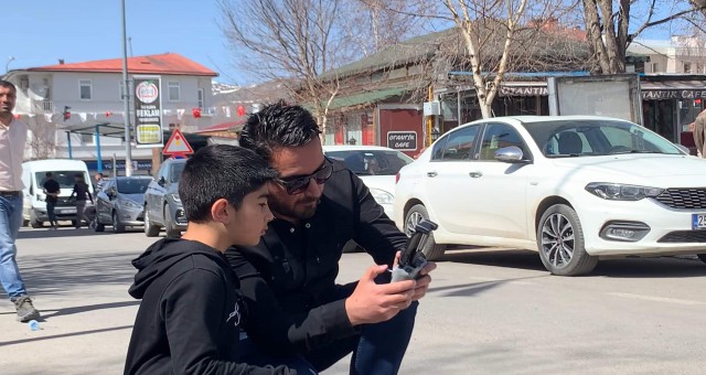 23 NİSAN’DA ÇOCUKLARDAN DRONA YOĞUN İLGİ